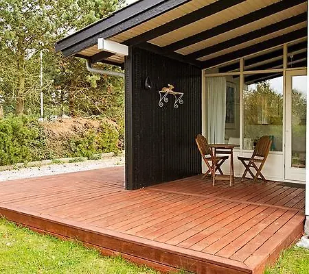 Three-bedroom Holiday In 50 *