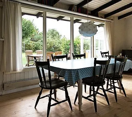 Three-bedroom Holiday In 50